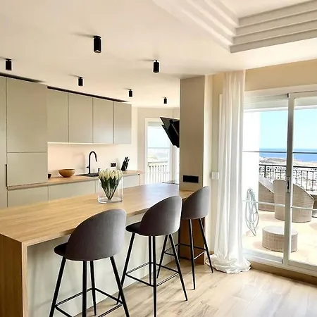Modern & Panoramic Views Holiday home