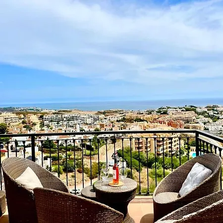 Modern & Panoramic Views Holiday home *